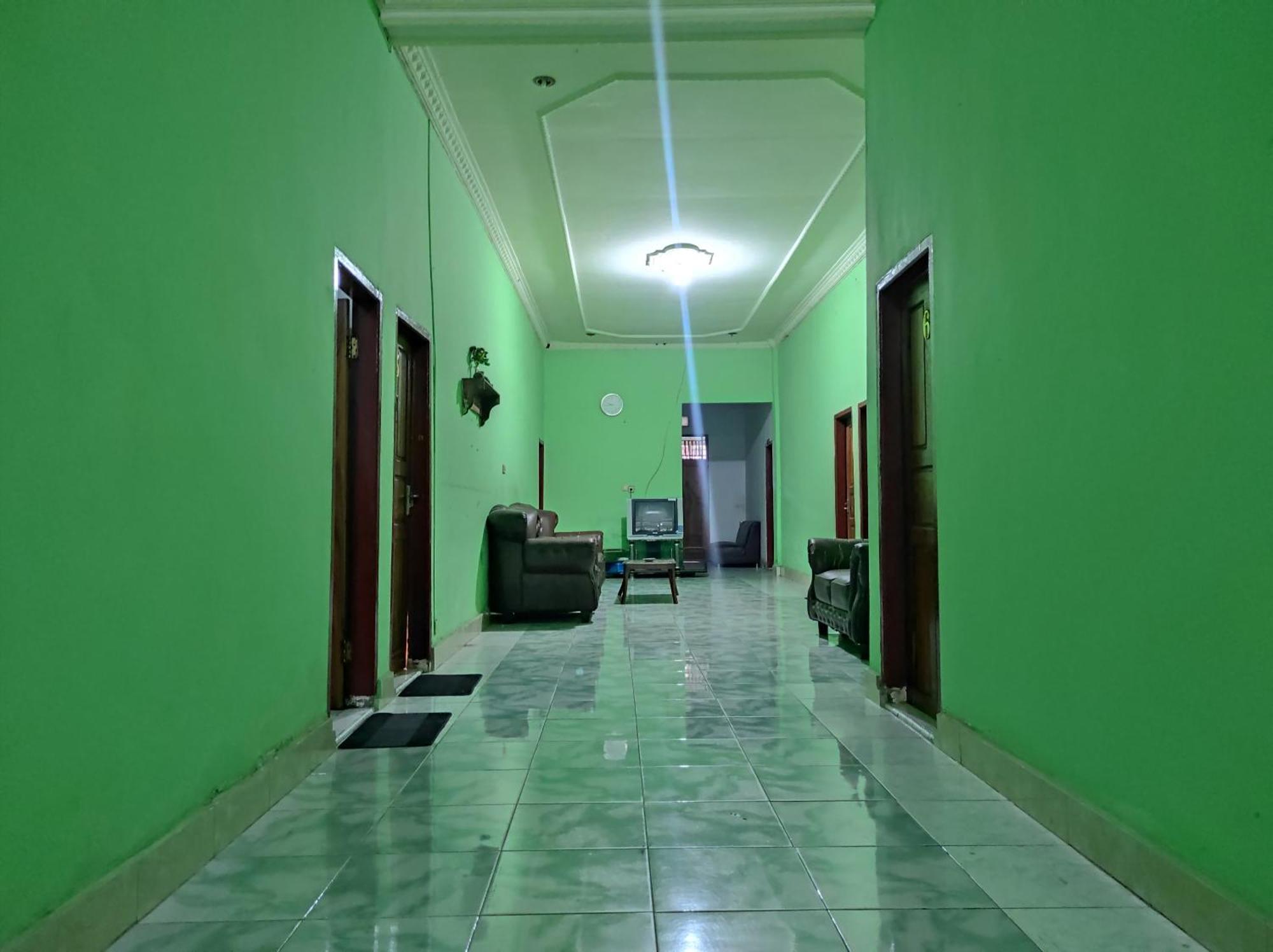 Oyo 93411 Syariah Hotel Tomborang Karema 외부 사진
