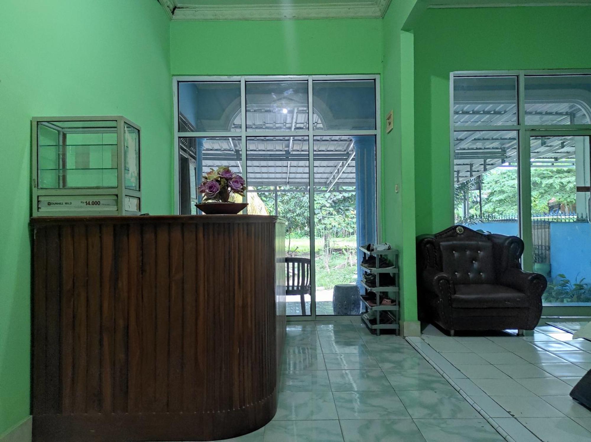 Oyo 93411 Syariah Hotel Tomborang Karema 외부 사진